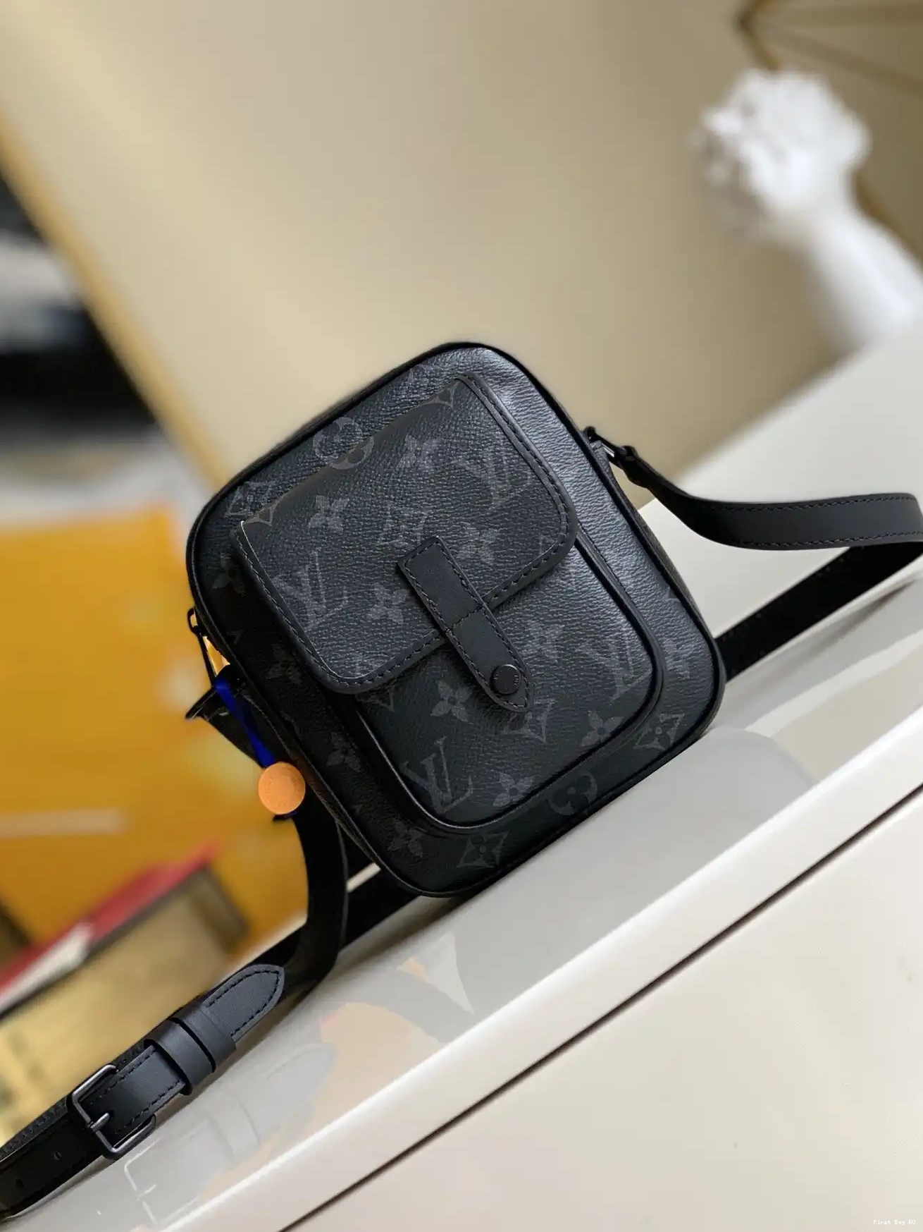 Firstbag Wearable VUITTON LOUIS Christopher Wallet 0614